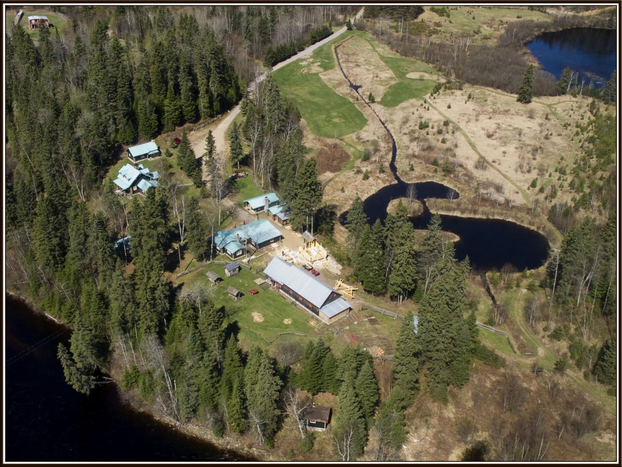Domaine le Bostonnais - Le Village en Bois Rond La Tuque Extérieur photo